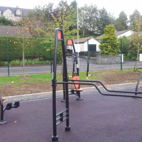 Outdoor fitness Parallel Bars 8 Ons outdoor fitness apparaat Parallel Bars mag eigenlijk niet ontbreken in uw outdoor fitnesspark.